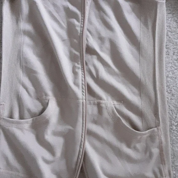 2 piece leisure jacket and leggings - Picture 6 of 6